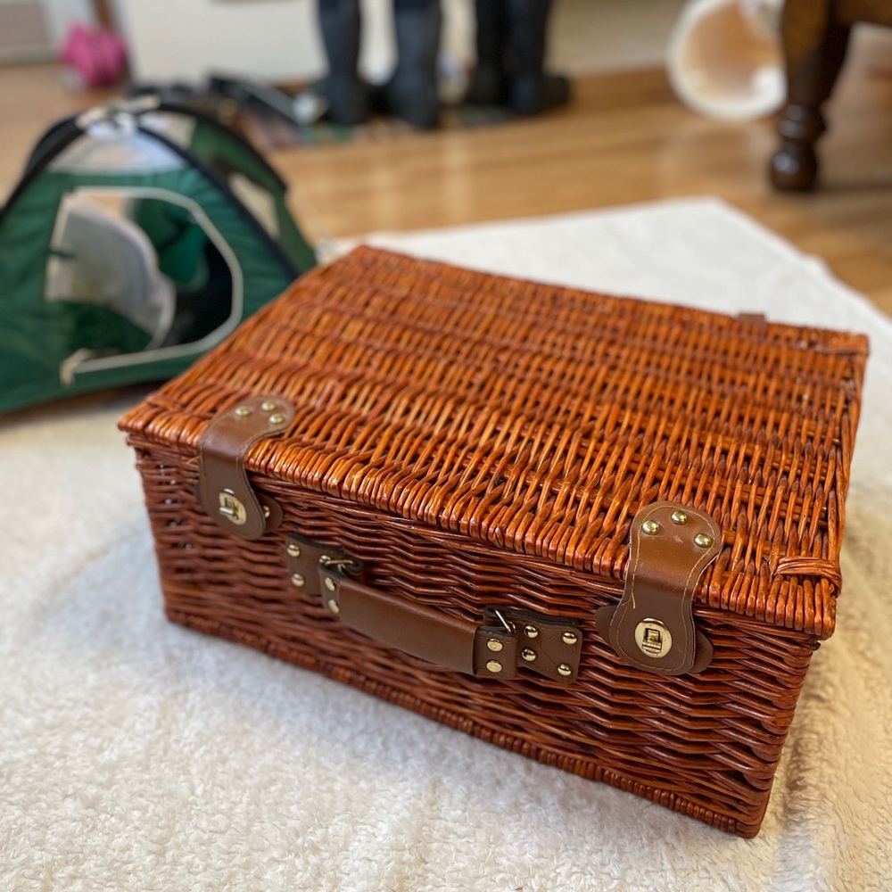 Vintage style picnic basket Fully loaded gingham brass and faux leather large